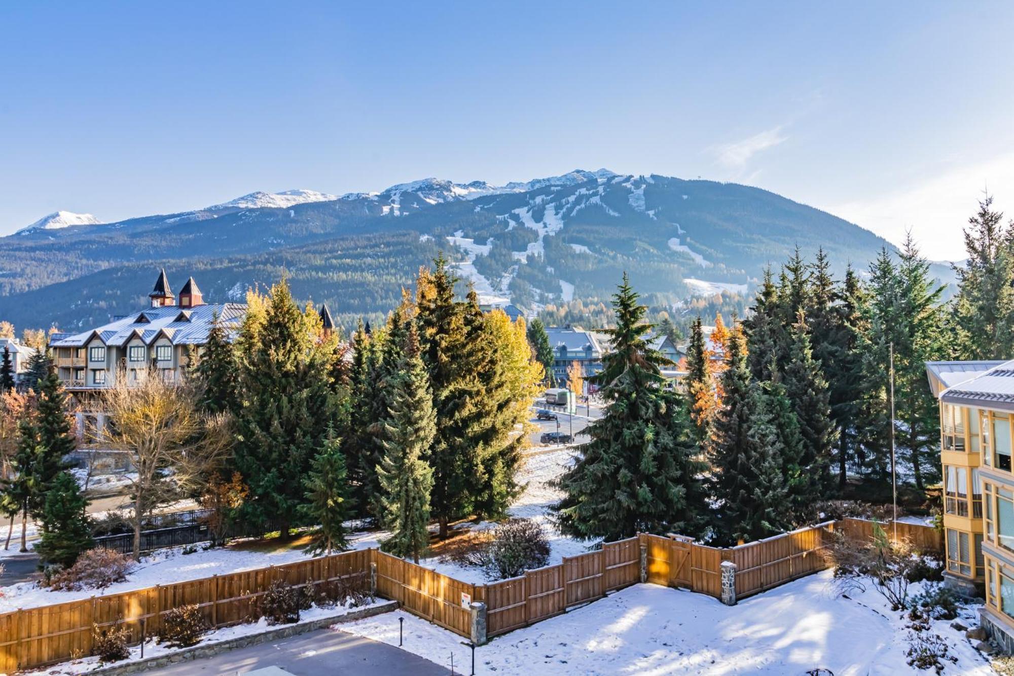 Cascade Lodge By Elevate Vacations Вістлер Екстер'єр фото