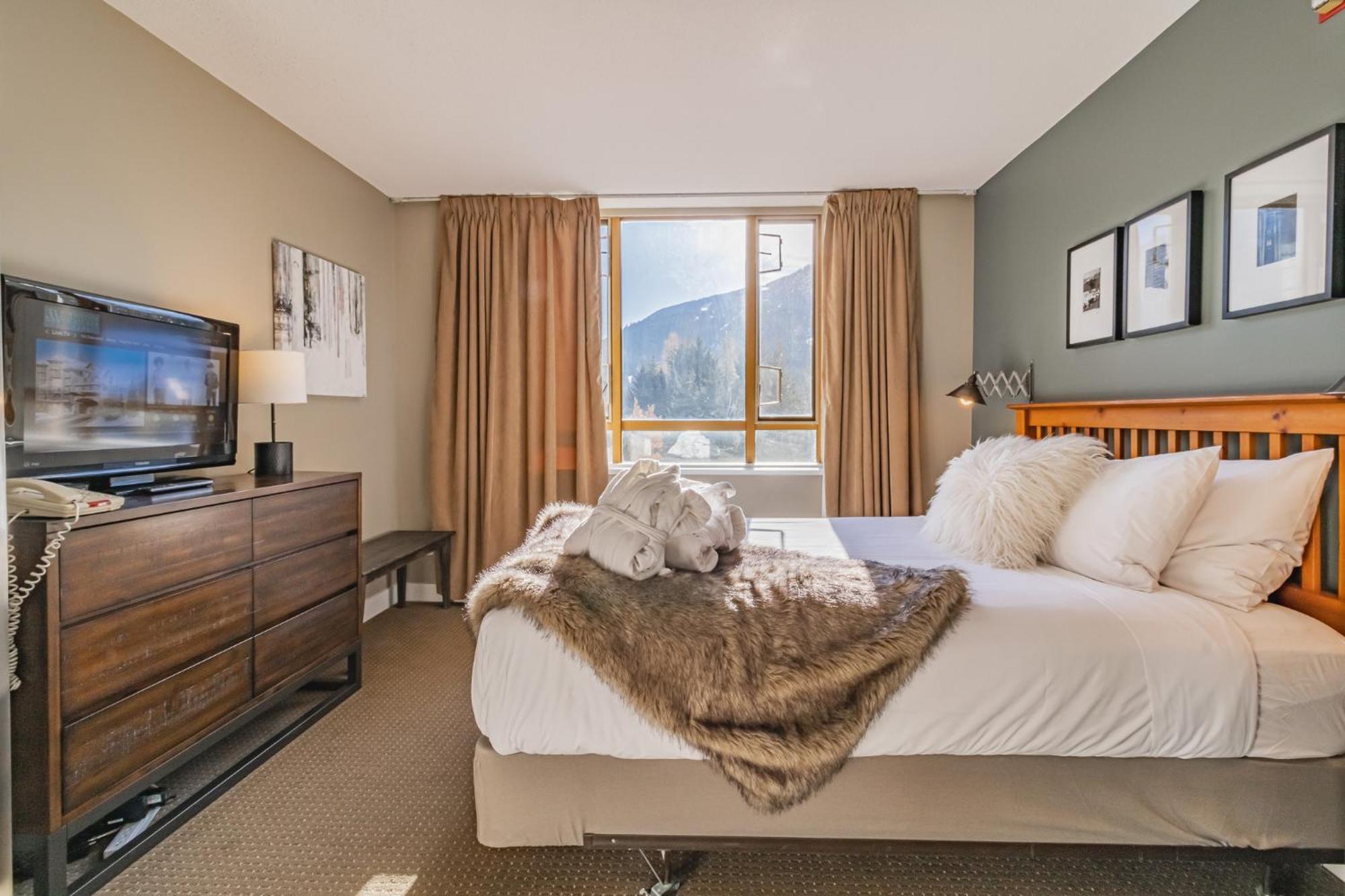 Cascade Lodge By Elevate Vacations Вістлер Екстер'єр фото